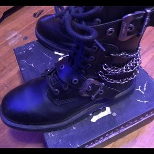 Demonia bolt 250 size 12